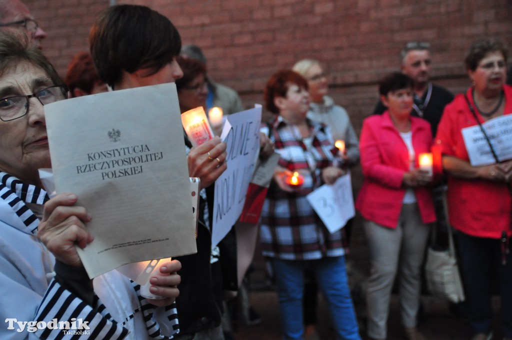 Protest pod sądem w Tucholi