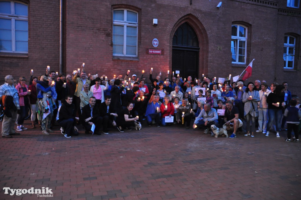 Protest pod sądem w Tucholi