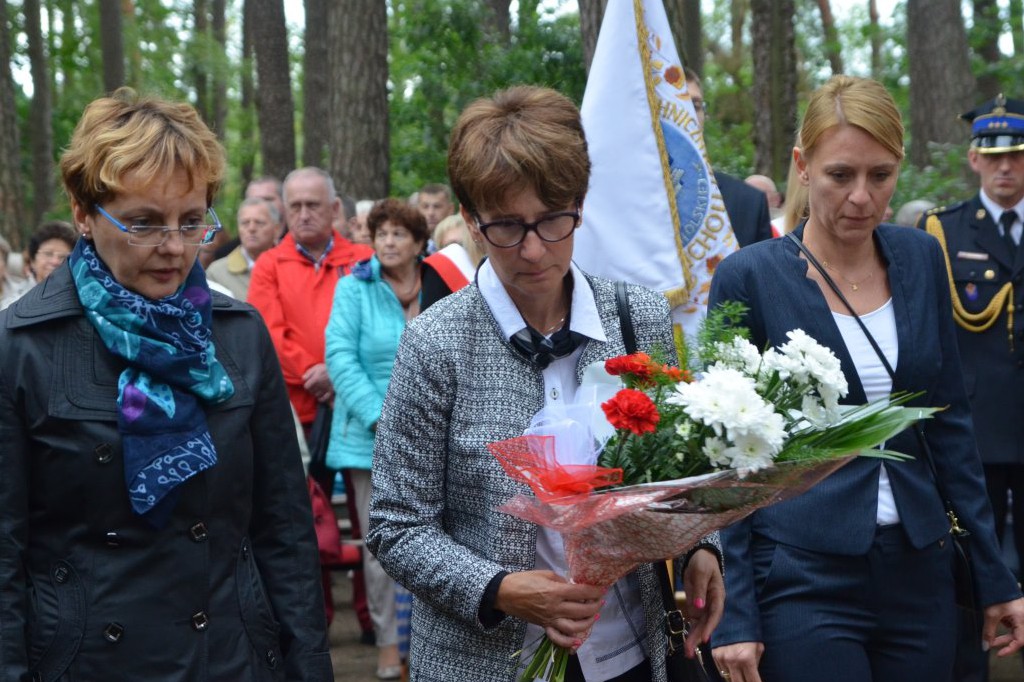 Uroczystości pod pomnikiem w Rudzkim Moście