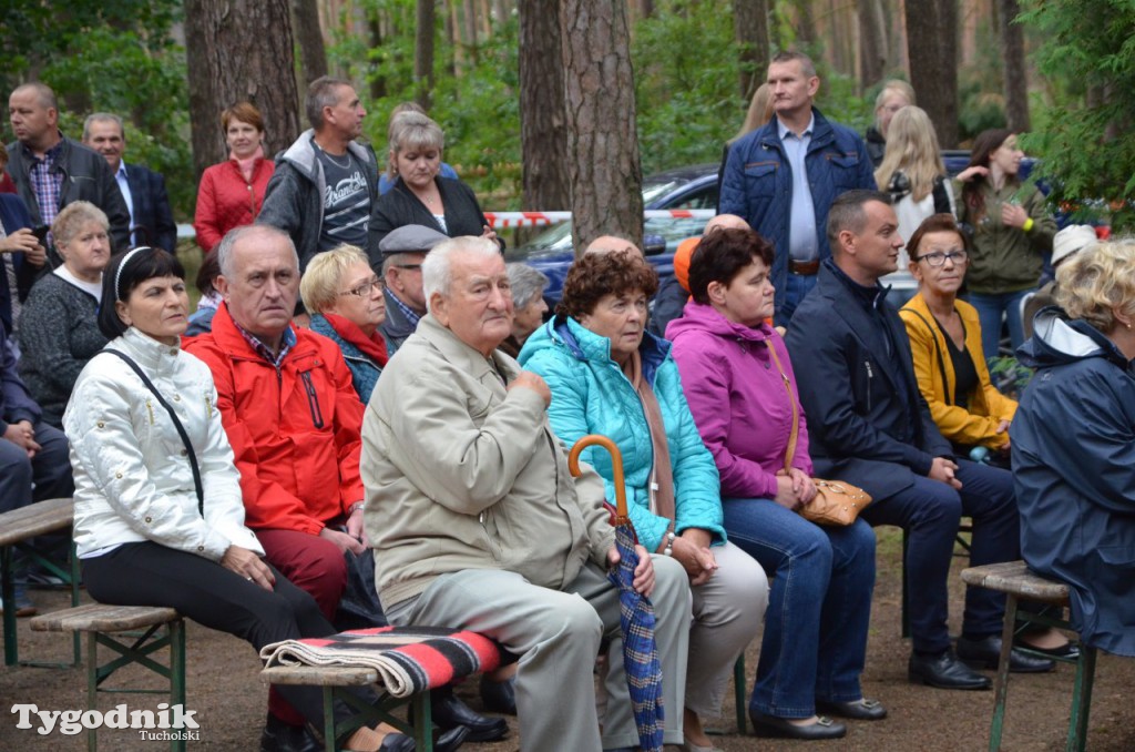 Uroczystości pod pomnikiem w Rudzkim Moście