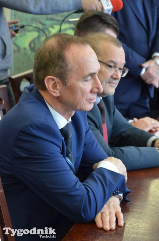 Przekazanie czeku dla gminy Tuchola