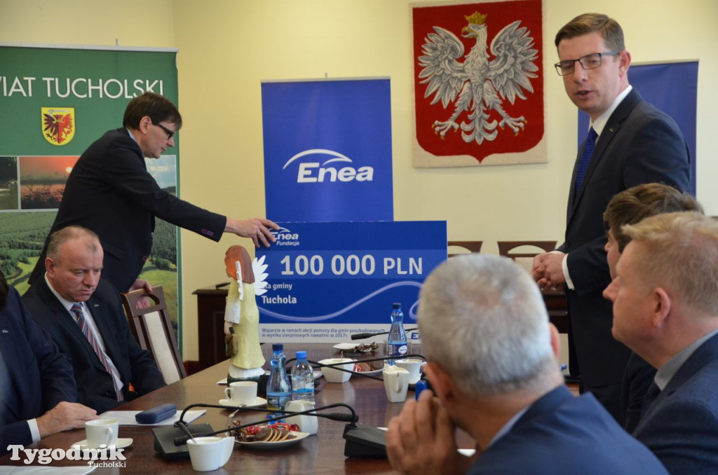 Przekazanie czeku dla gminy Tuchola