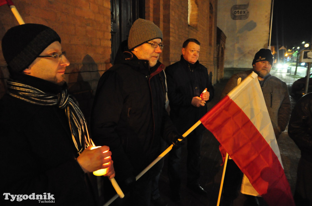 Łańcuch Ludzi przed sądem w Tucholi