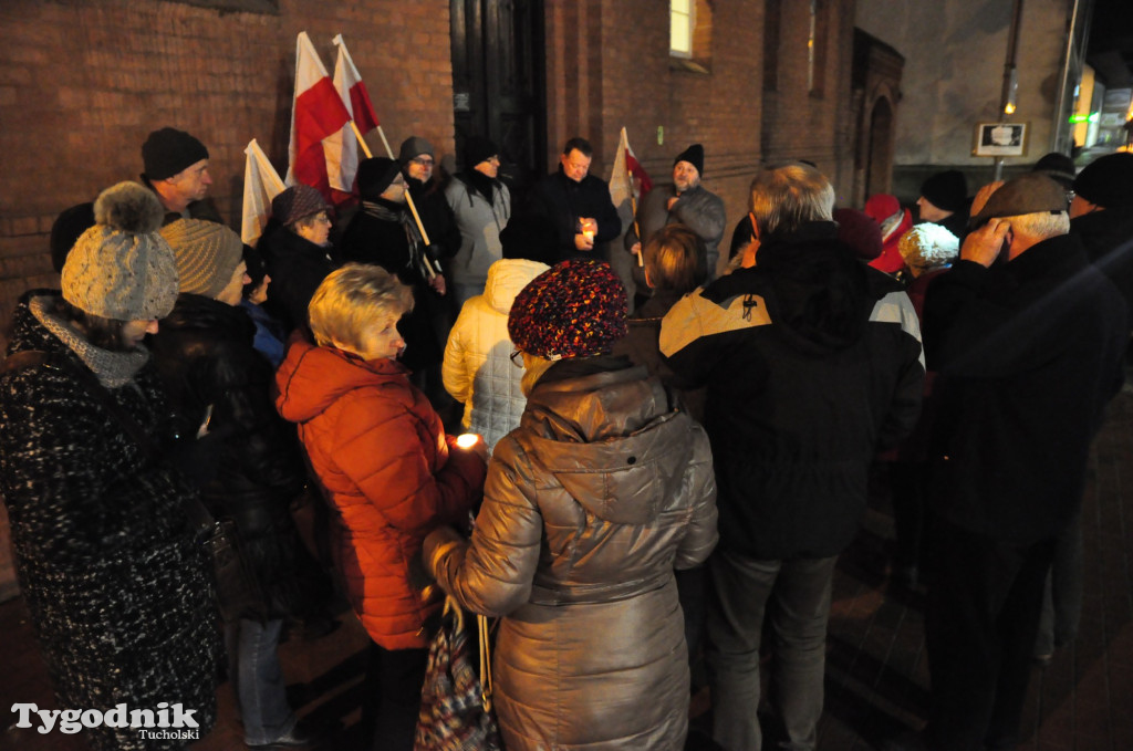 Łańcuch Ludzi przed sądem w Tucholi