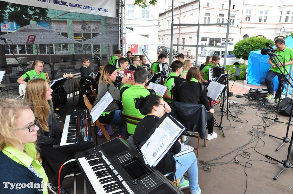 Międzynarodowy koncert na rynku w Tucholi