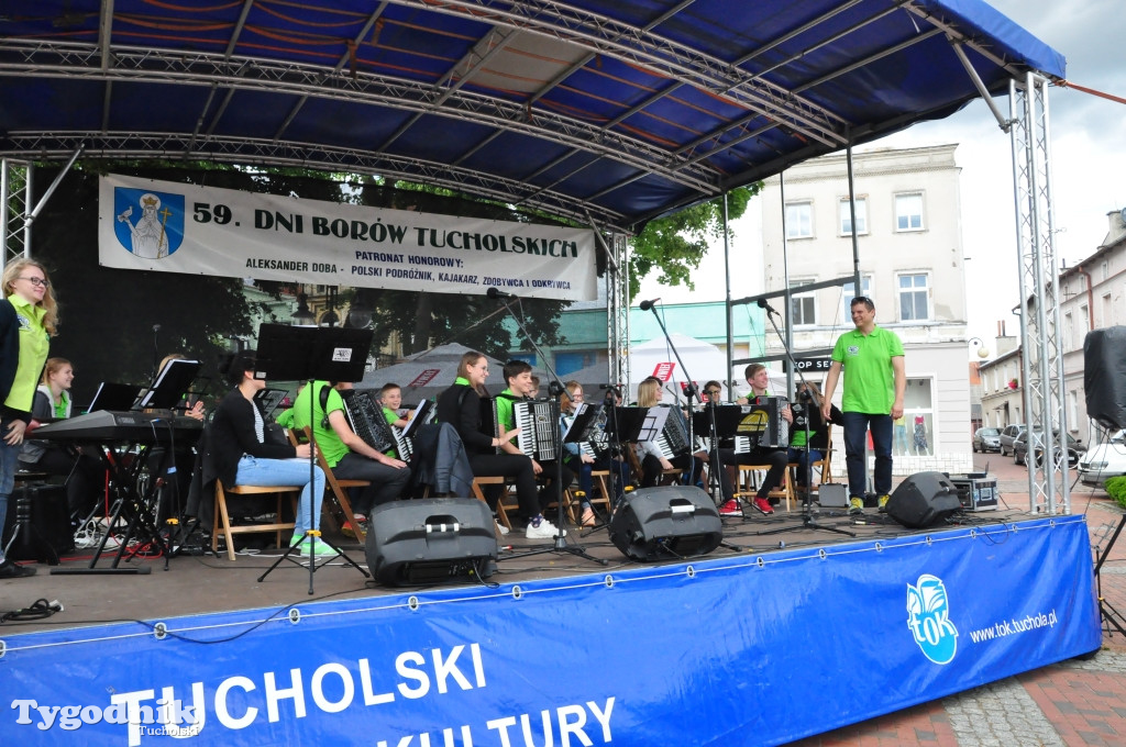 Międzynarodowy koncert na rynku w Tucholi