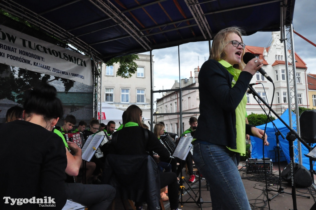 Międzynarodowy koncert na rynku w Tucholi