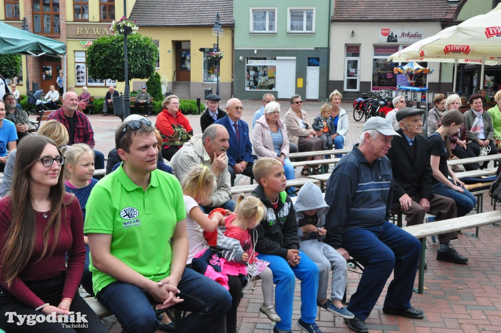 Międzynarodowy koncert na rynku w Tucholi