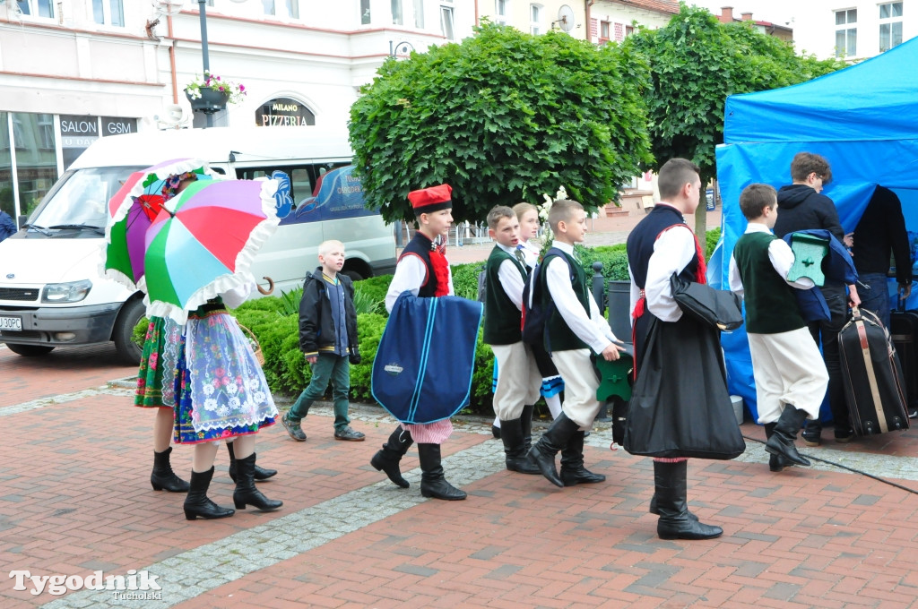 Międzynarodowy koncert na rynku w Tucholi