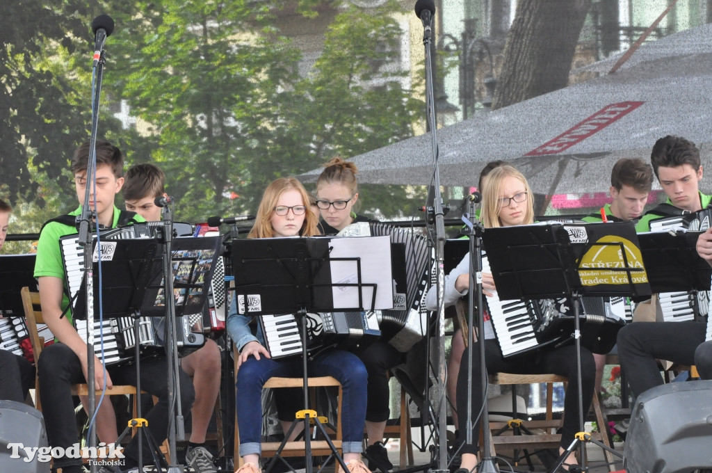 Międzynarodowy koncert na rynku w Tucholi