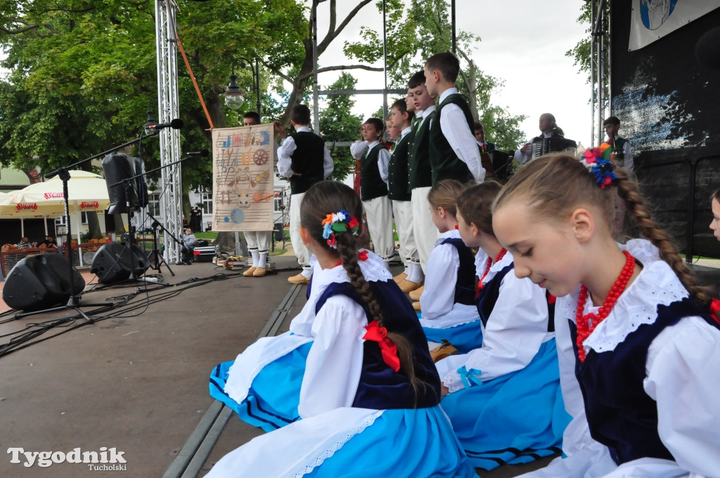 Międzynarodowy koncert na rynku w Tucholi