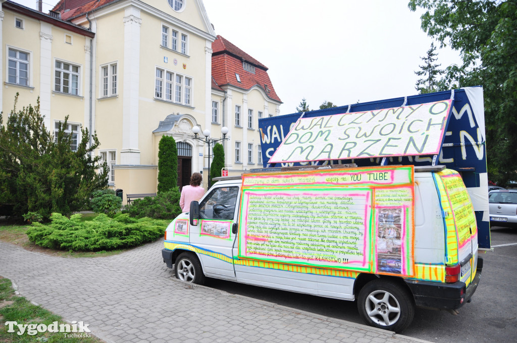 Walczy o dom swoich marzeń - protest UM