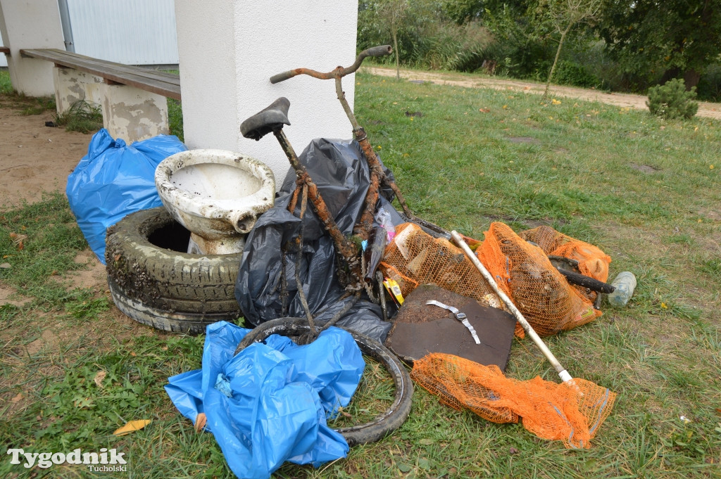Sprzątanie Jeziora Bysławskiego