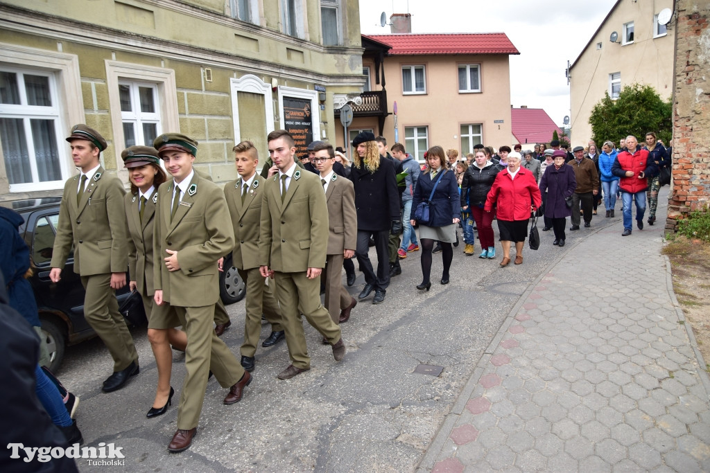 Odłonięcie tablicy w Tucholi