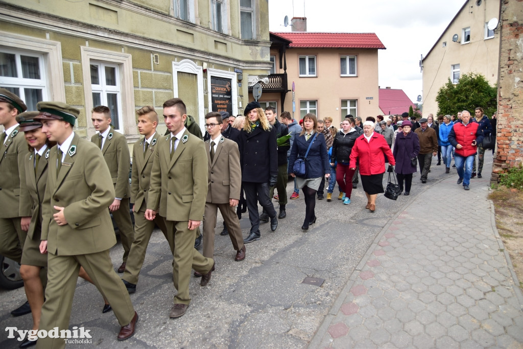 Odłonięcie tablicy w Tucholi