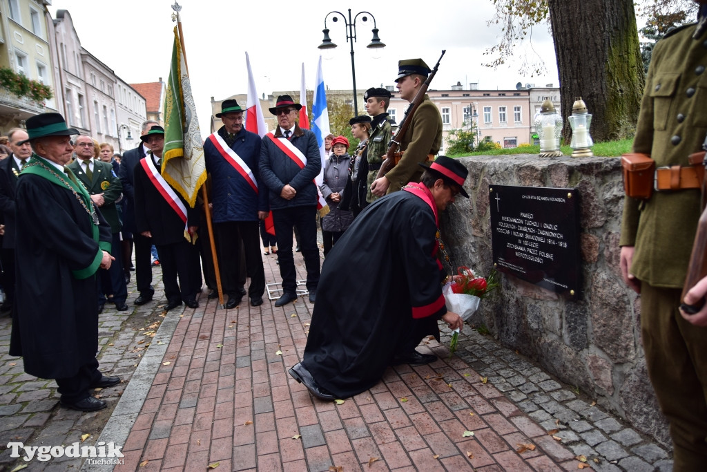 Odłonięcie tablicy w Tucholi