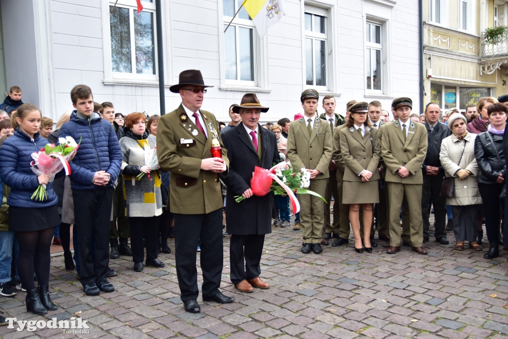 Odłonięcie tablicy w Tucholi