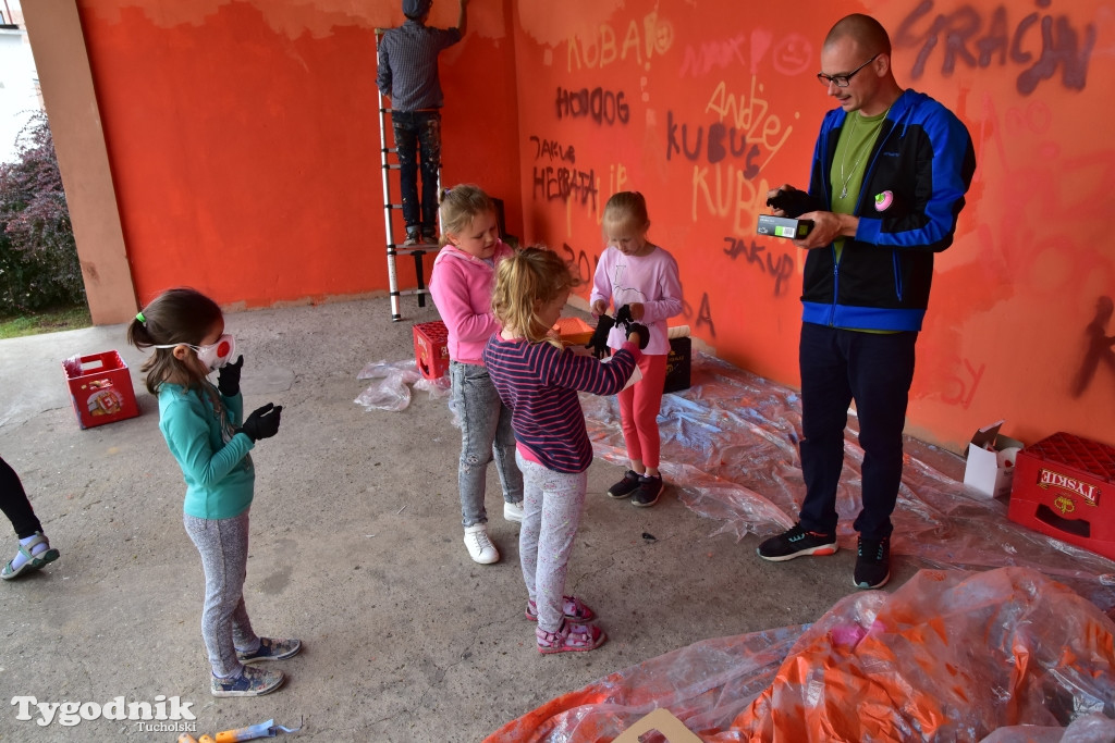Lubiewo: Lato w teatrze z muralami w tle
