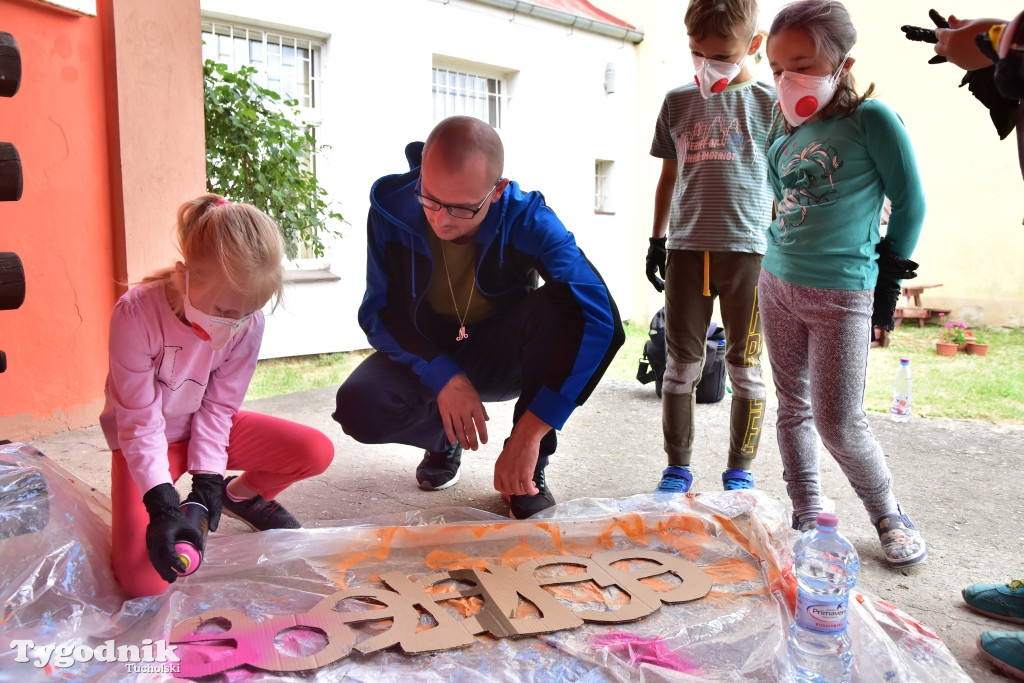 Lubiewo: Lato w teatrze z muralami w tle