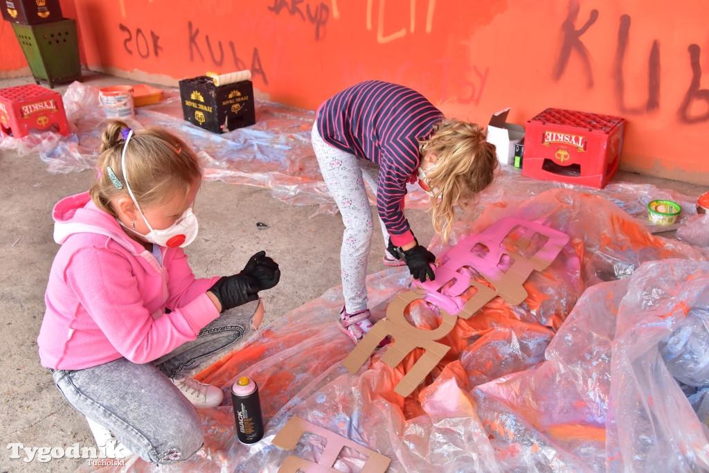 Lubiewo: Lato w teatrze z muralami w tle