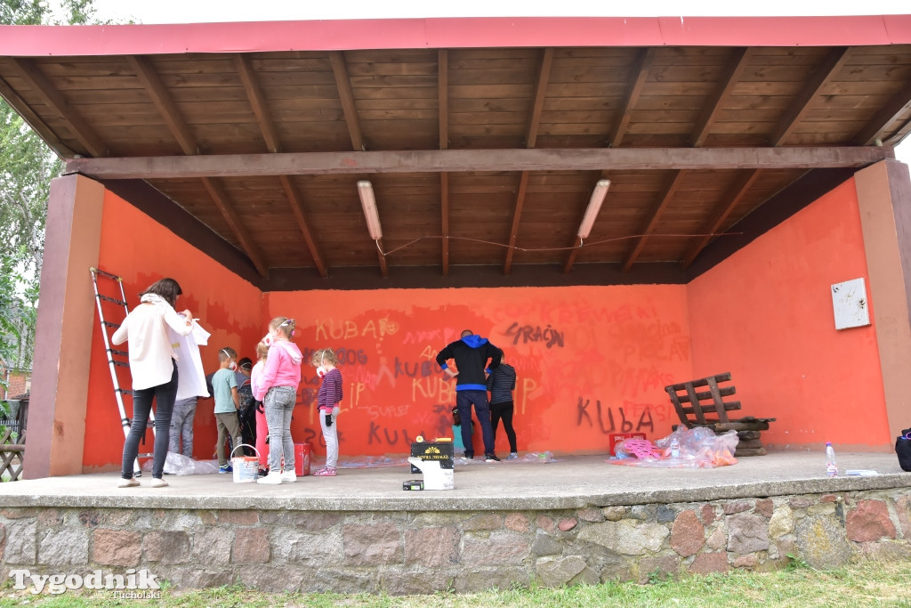 Lubiewo: Lato w teatrze z muralami w tle