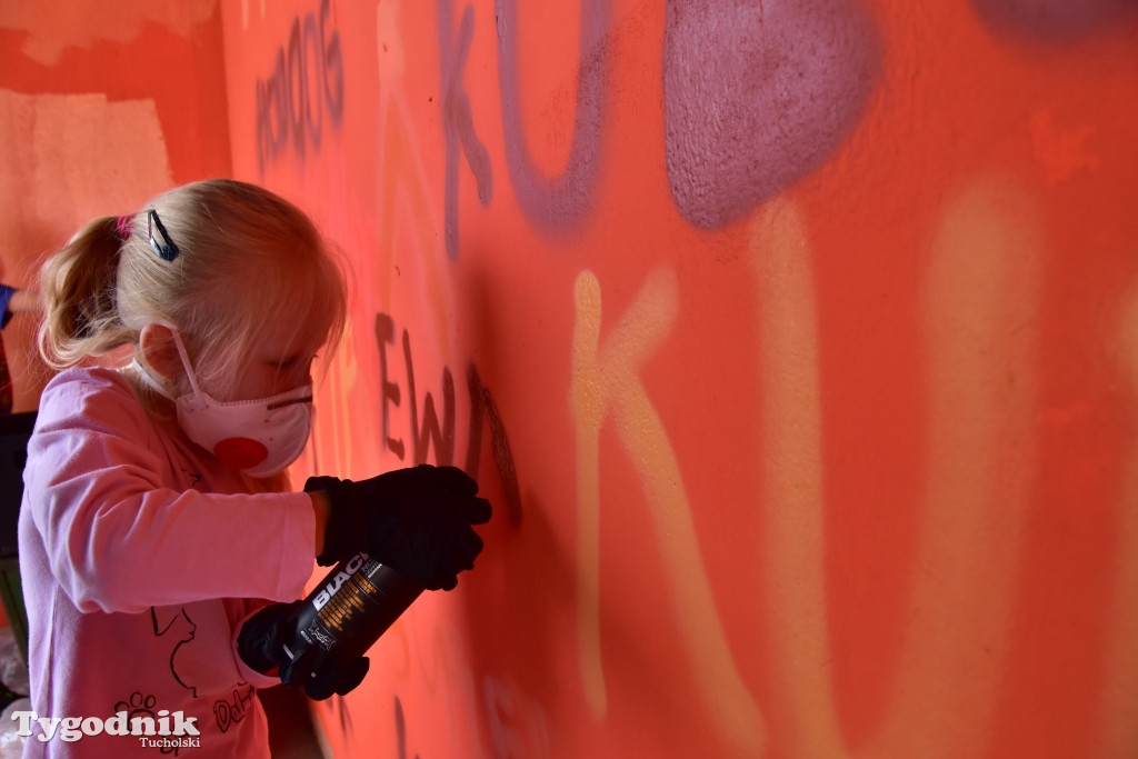 Lubiewo: Lato w teatrze z muralami w tle