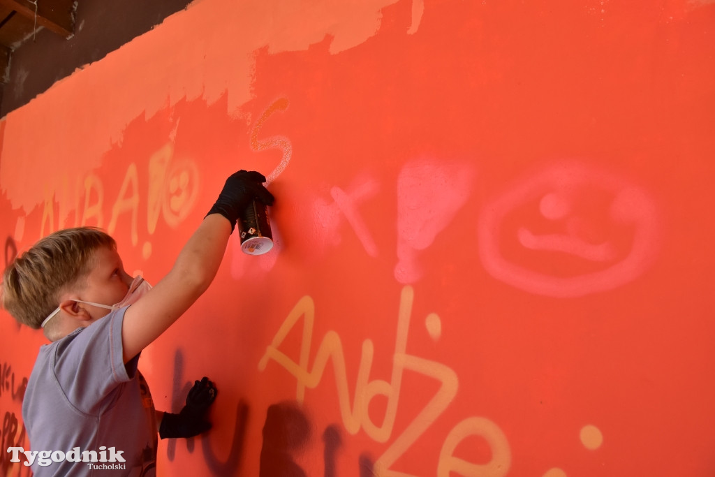 Lubiewo: Lato w teatrze z muralami w tle