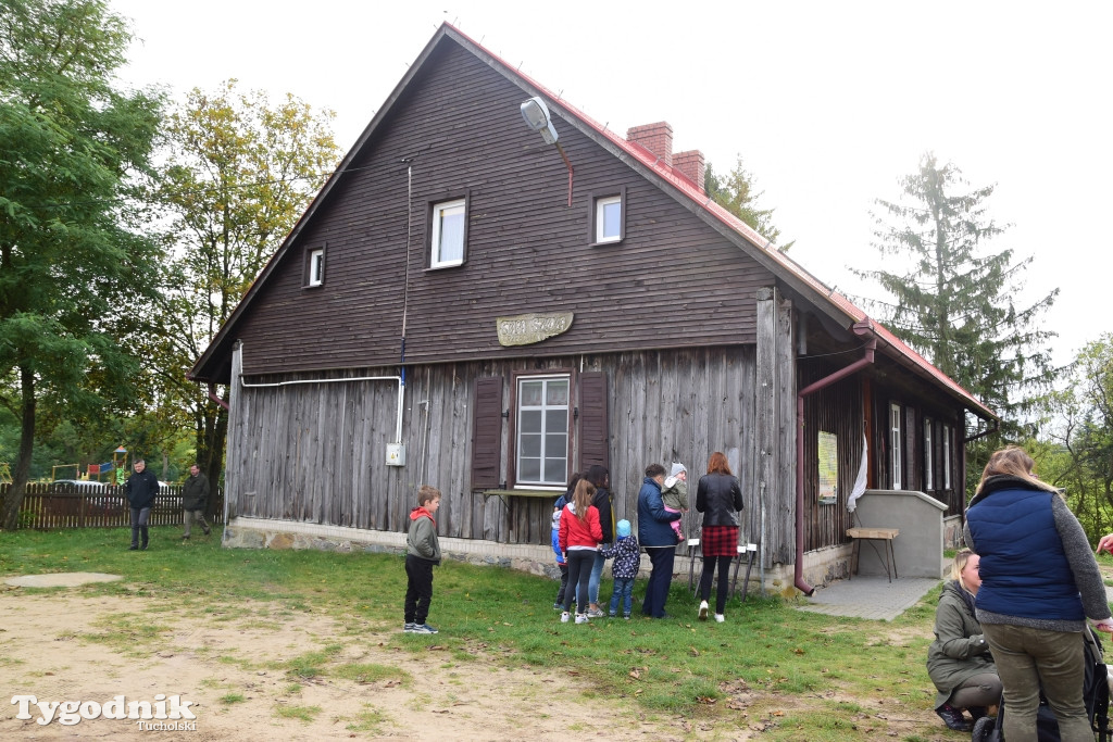 Sadzenie drzew w Trzebcinach