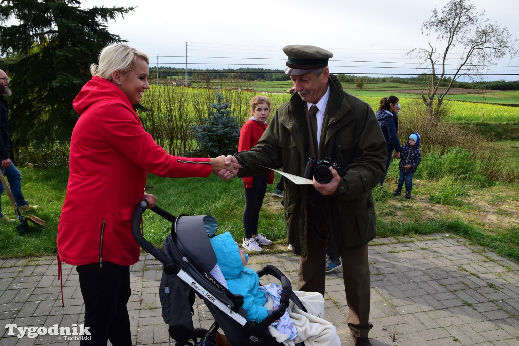Sadzenie drzew w Trzebcinach