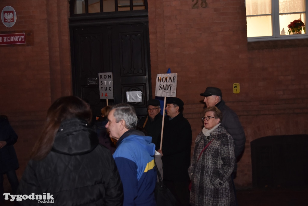 Tuchola: Protest przed sądem rejonowym