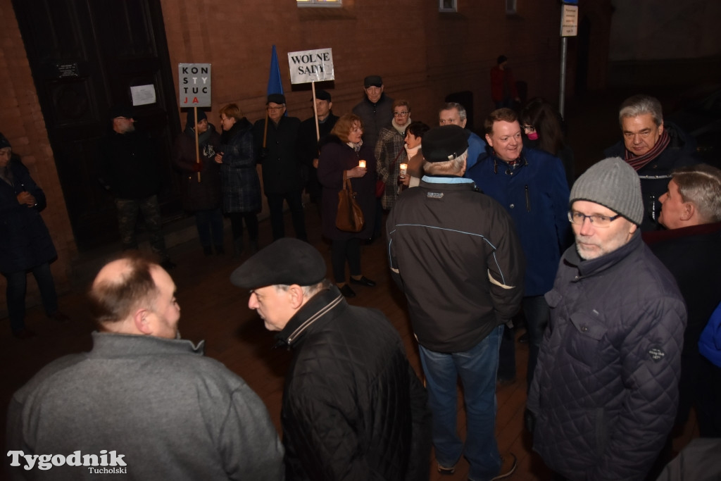 Tuchola: Protest przed sądem rejonowym