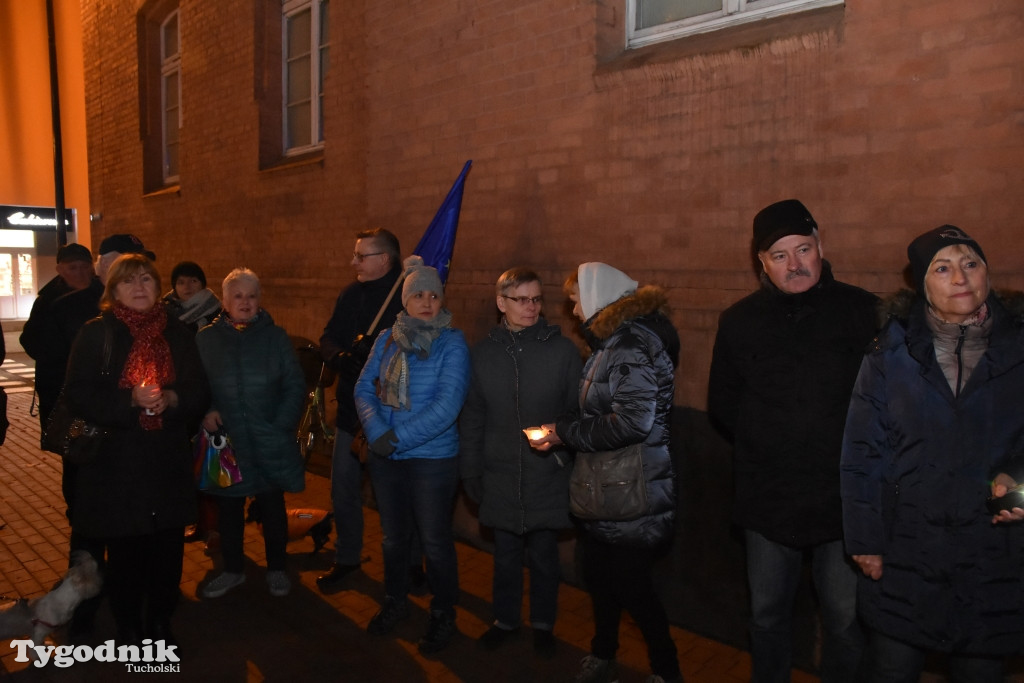 Tuchola: Protest przed sądem rejonowym