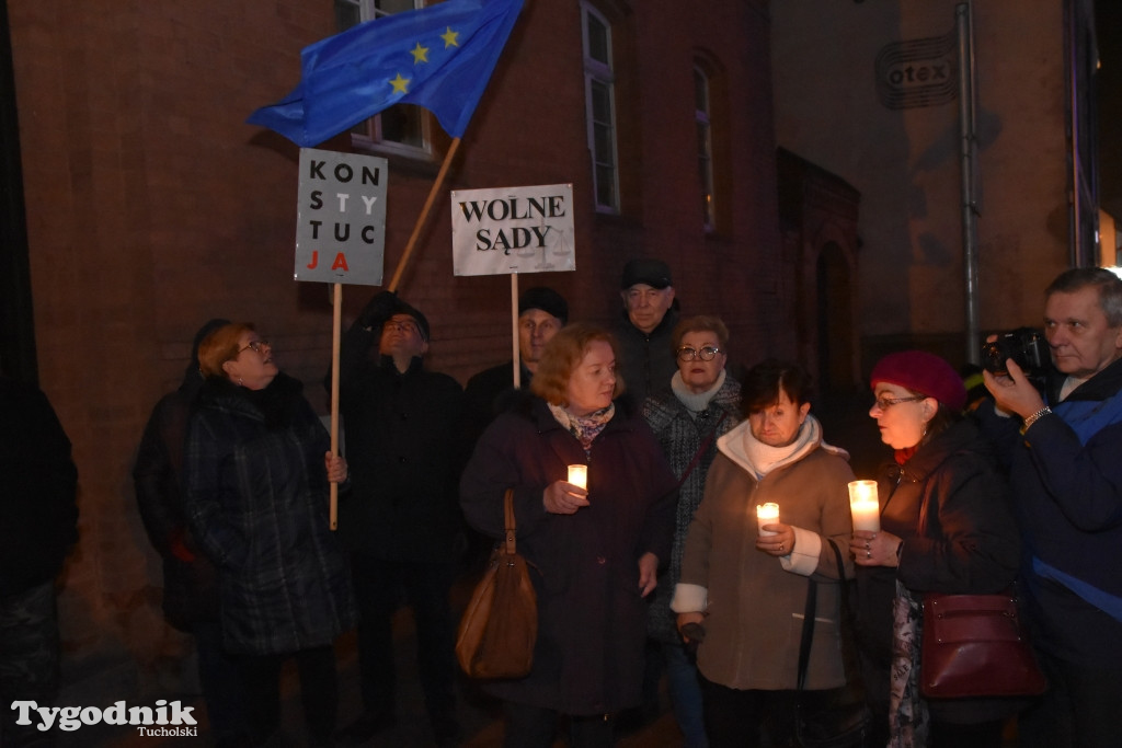 Tuchola: Protest przed sądem rejonowym