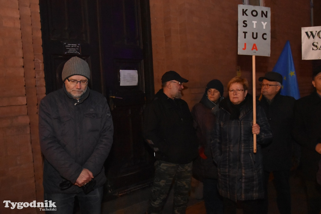 Tuchola: Protest przed sądem rejonowym