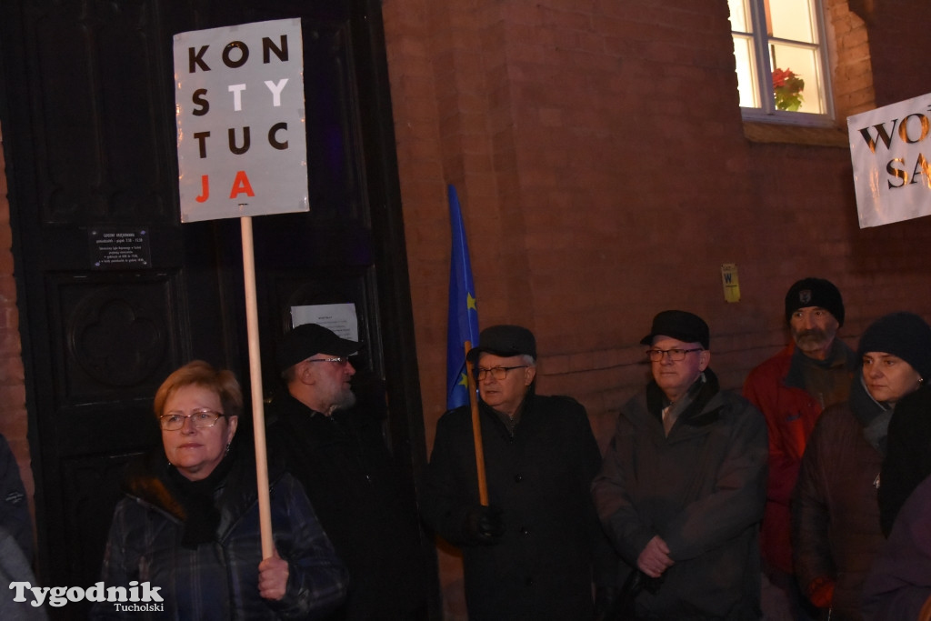 Tuchola: Protest przed sądem rejonowym