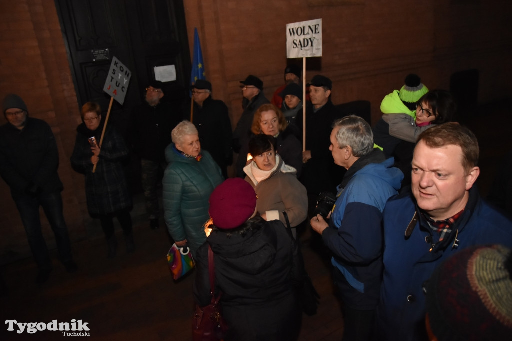 Tuchola: Protest przed sądem rejonowym