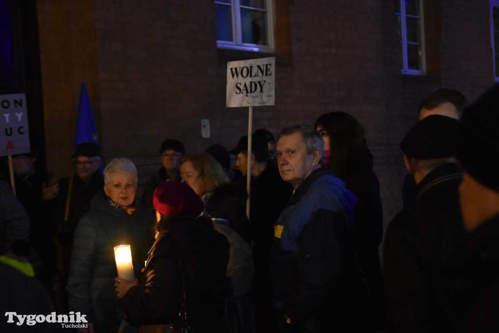 Tuchola: Protest przed sądem rejonowym