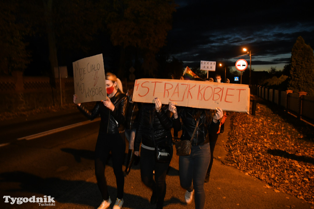 15 osób protestowało w Bysławiu (29.10.2020)