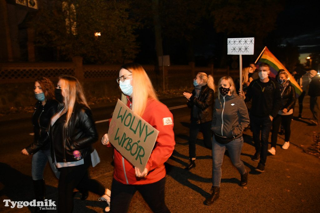 15 osób protestowało w Bysławiu (29.10.2020)