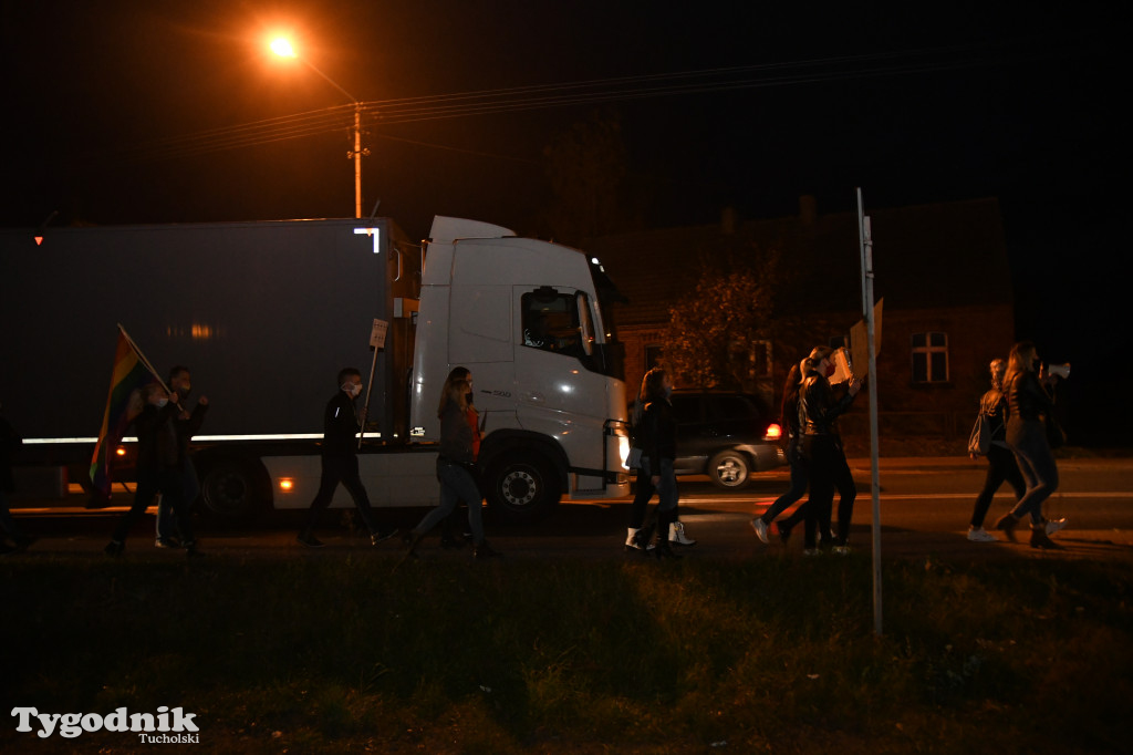 15 osób protestowało w Bysławiu (29.10.2020)