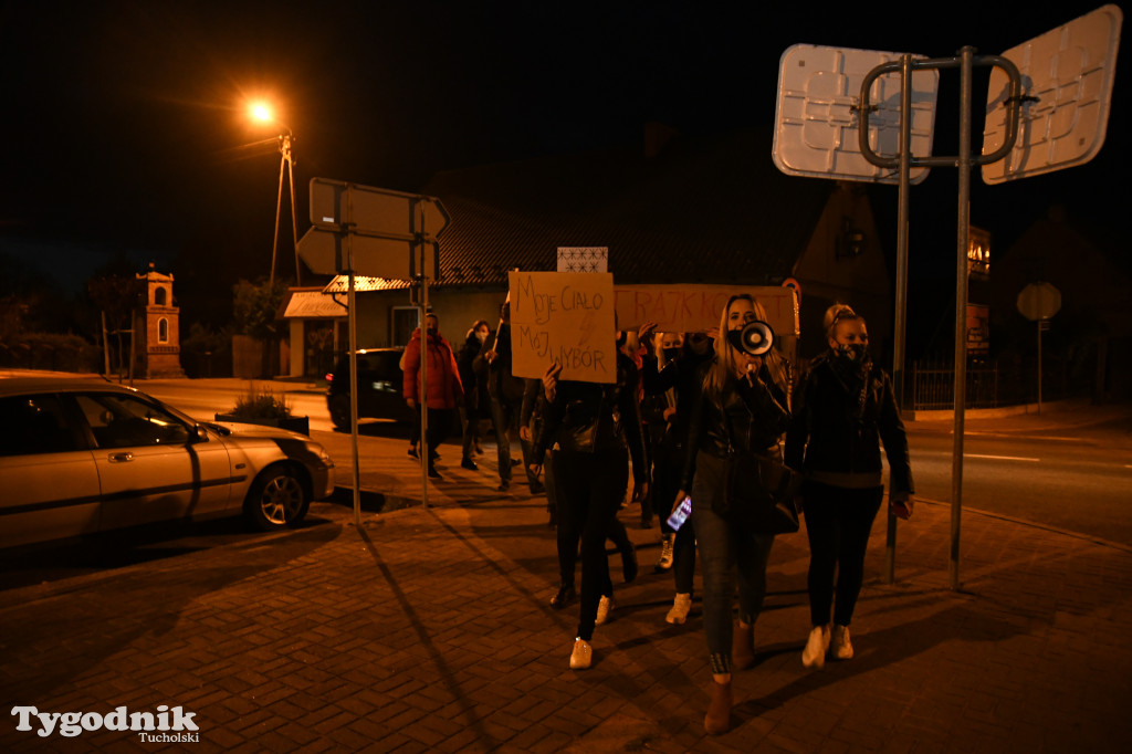 15 osób protestowało w Bysławiu (29.10.2020)