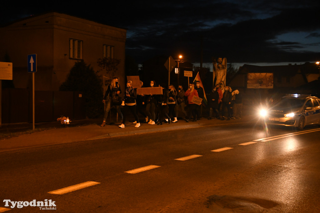 15 osób protestowało w Bysławiu (29.10.2020)