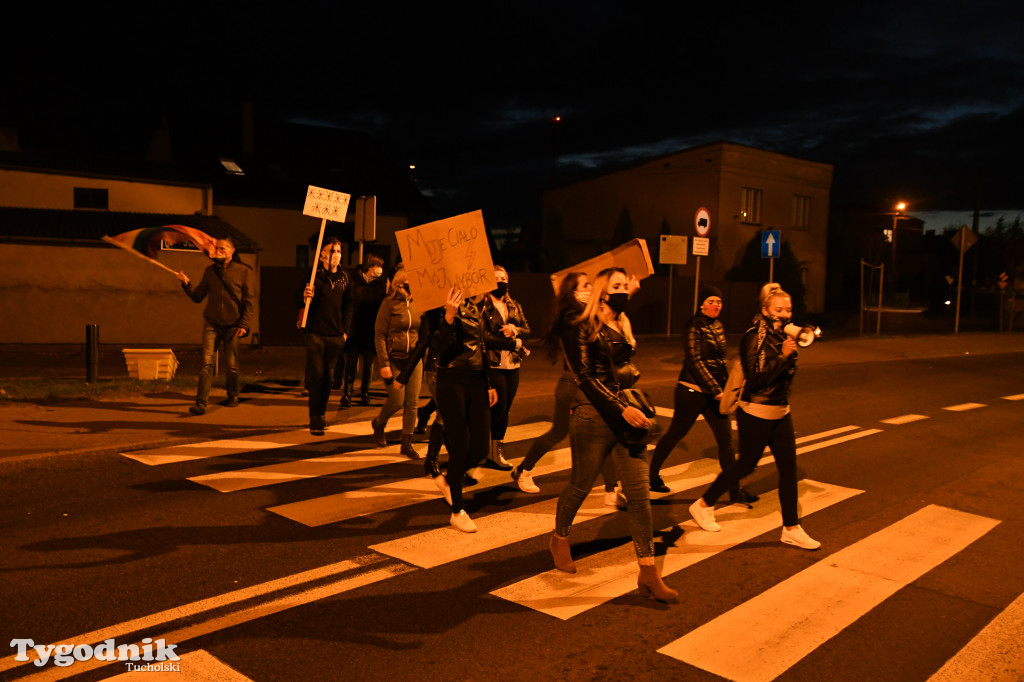 15 osób protestowało w Bysławiu (29.10.2020)