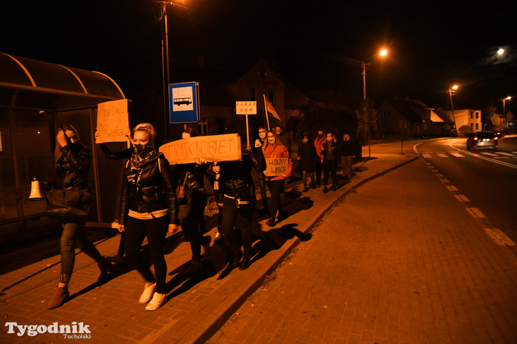 15 osób protestowało w Bysławiu (29.10.2020)