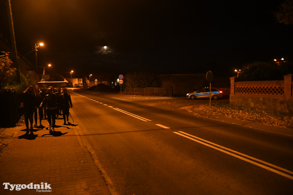 15 osób protestowało w Bysławiu (29.10.2020)