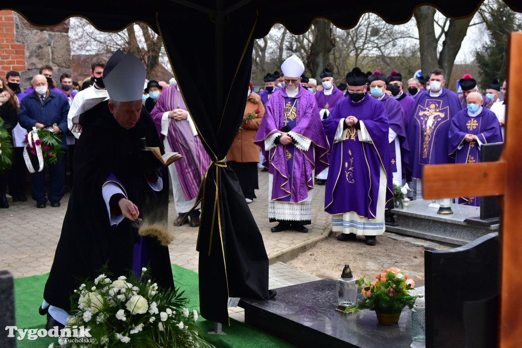 Pogrzeb księdza kanonika Romana Walkowska