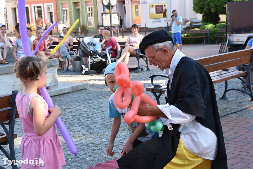 Tuchola: teatry uliczne i koncert Witka Żuromskiego