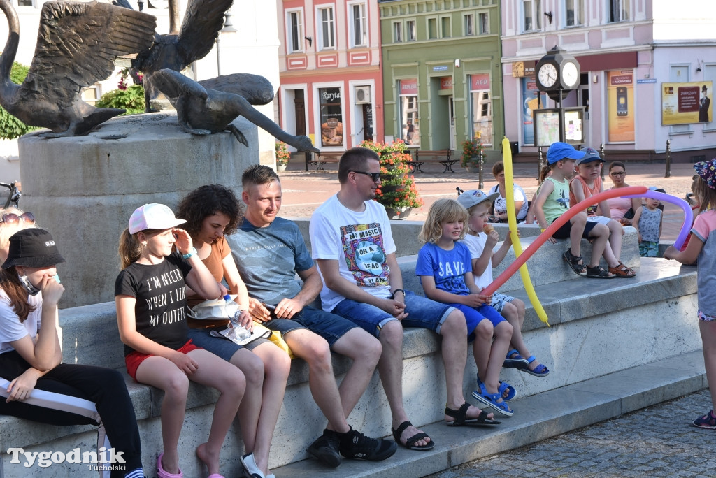 Tuchola: teatry uliczne i koncert Witka Żuromskiego