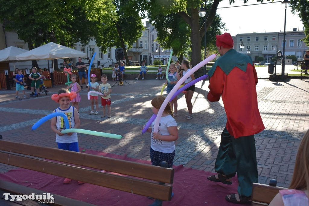 Tuchola: teatry uliczne i koncert Witka Żuromskiego