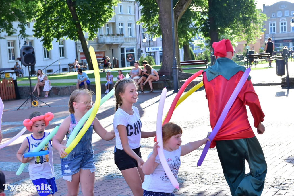 Tuchola: teatry uliczne i koncert Witka Żuromskiego